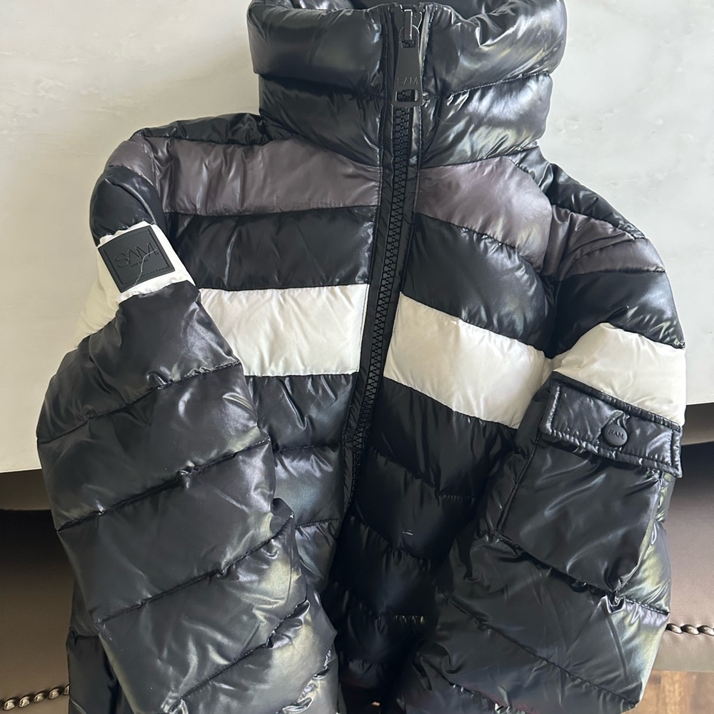 SAM woman’s XS puffer down jacket. Black, gray and white.